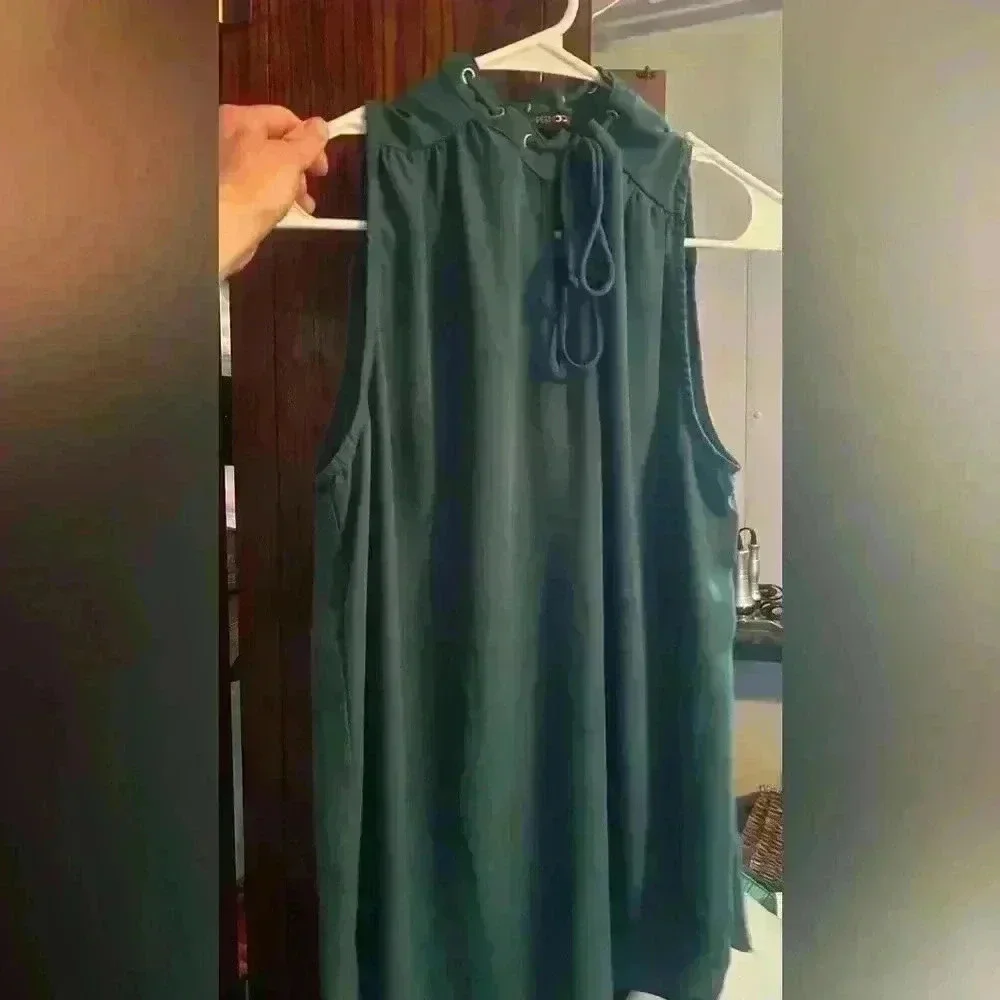 papermoon sleeveless keyhole green blouse - Picture 5 of 5